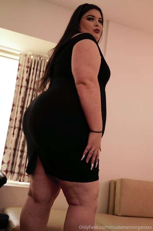 Look at my ass…. Oh wait I don’t need to remind you!