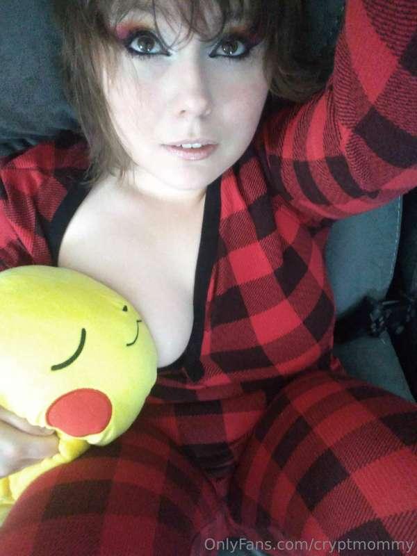 Feeling cuddly with my pikachu stuffy. I love cozy fall nigh..