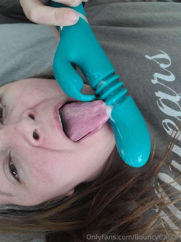 Been feeling so horny this afternoon.. barely stuck a toy in..