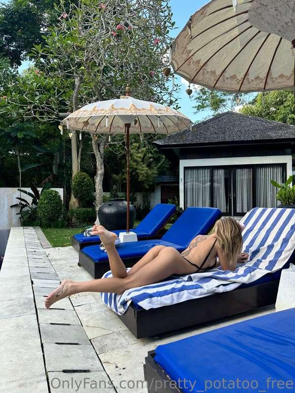 Chilling in paradise to get some more sun tan…. Or sun burn🙈..