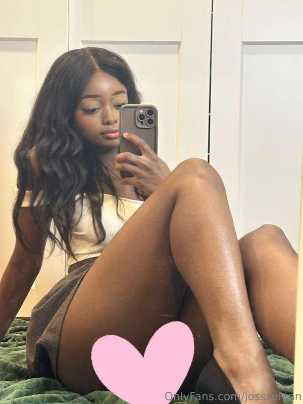 Going live at 10:30 pm est, looking to go naked 😉