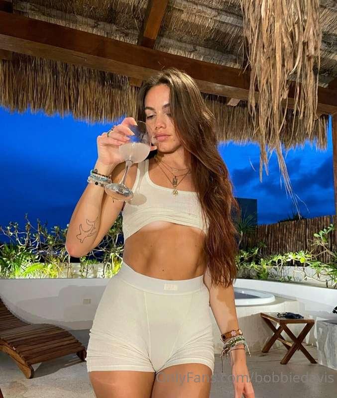 in paradise but all im missing is u 😘 DM to chat with me I'l..