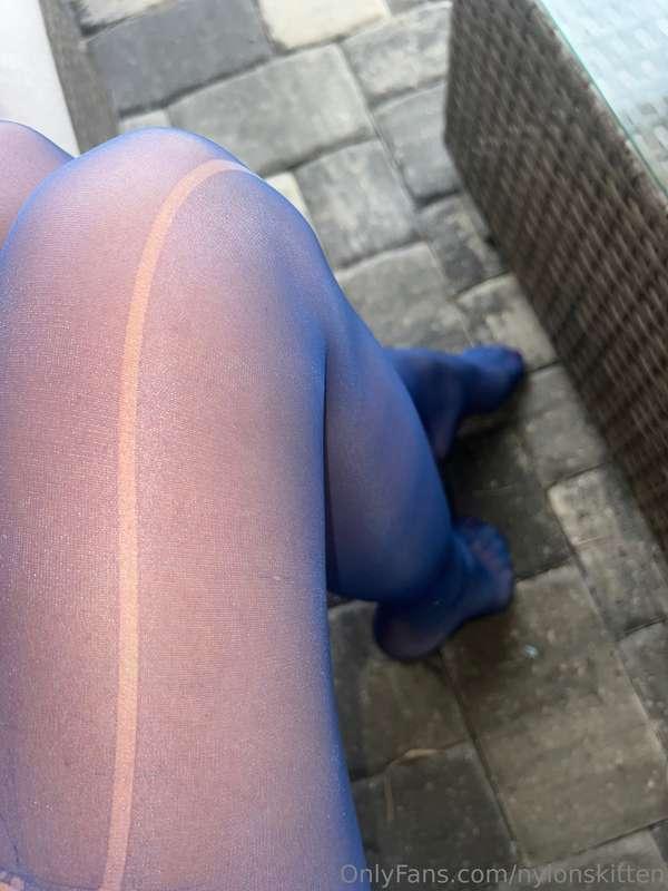 Pantyhose Runs happen 🫣😝 may as well have a little sneaky fu..