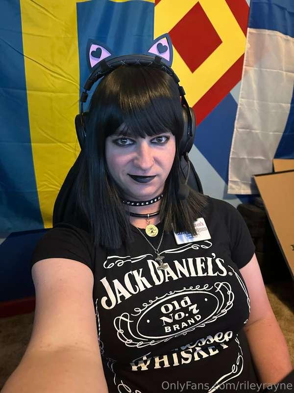 Wanna be gamer e-girl🎮