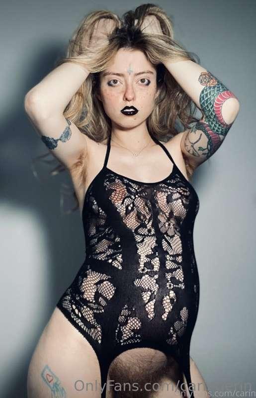 'Goth Mama' 
Lace, belly, booty& so much bush:)

This is a 6..