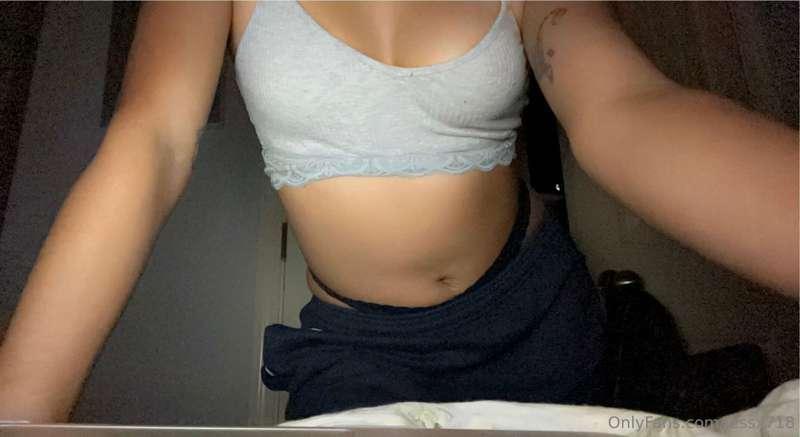 Like what you see? ;) DM for a lil tease😘