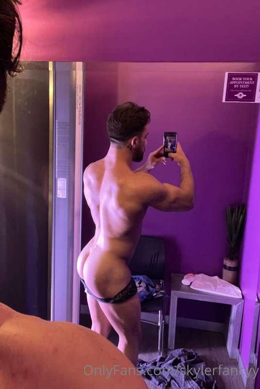 That’s what happens when you squat 🍑🍑