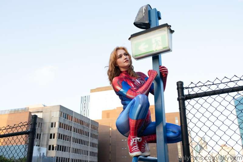 Hello! Your friendly neighbourhood gal