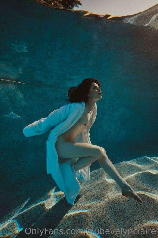 I want to learn how to be the best underwater model I can ph..