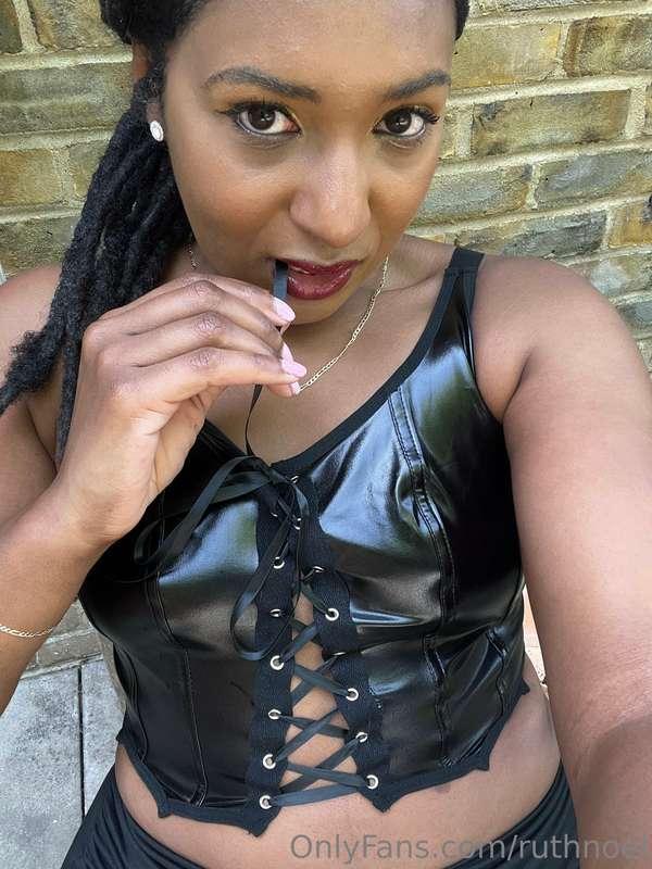 I love to chat so pls make my day and message me 🥺😍