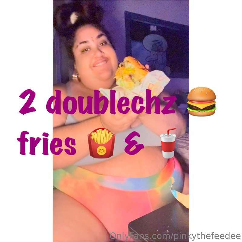 20 min stuffing 2 huge double cheeseburgers 🍔 with fries 🍟 &..