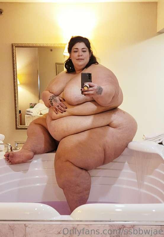 Good morning my loves! 

I got to take the most wonderful bu..
