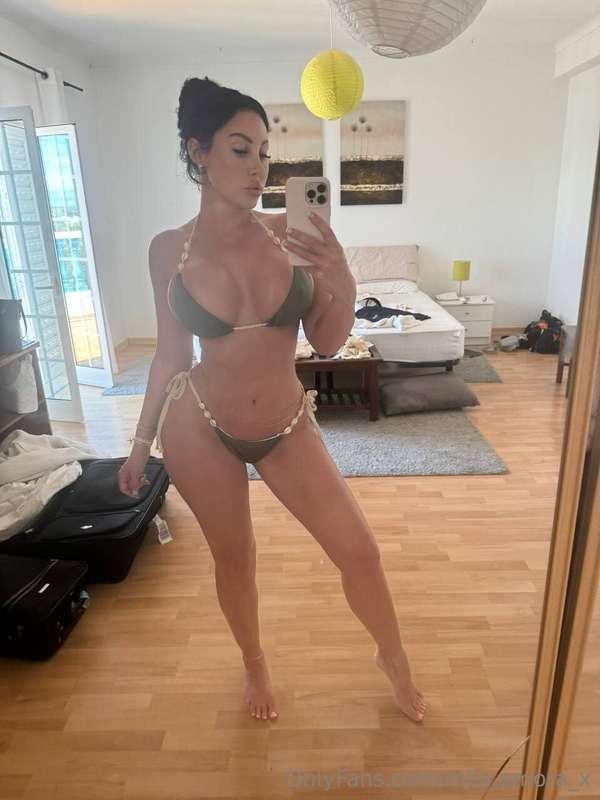 message me to see me take this off🙈