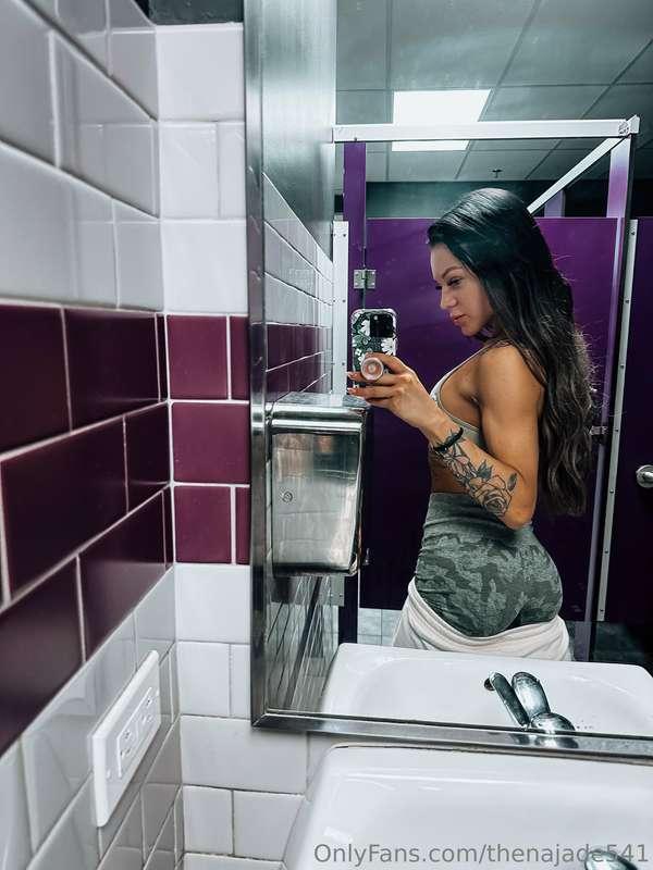 I'm the queen busy bringing sexy back. 💃