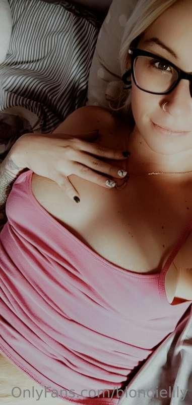 come and pet me a little to see if I purr😘 😘