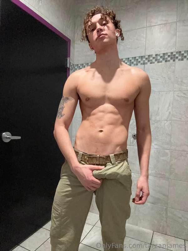 Such a horny mood rn… who’s down to fix it? 😈