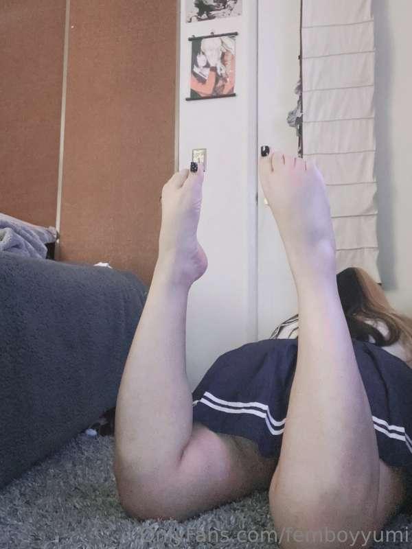 My feet are craving a big hard cock, please fuck these soft ..