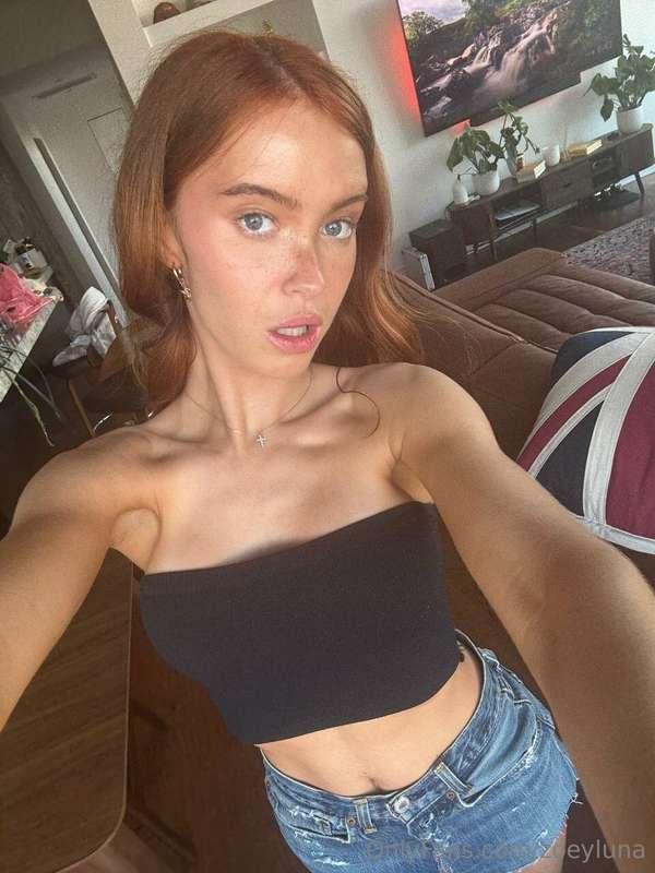 soft look, sharp energy ✨🔥 who’s feeling this vibe?