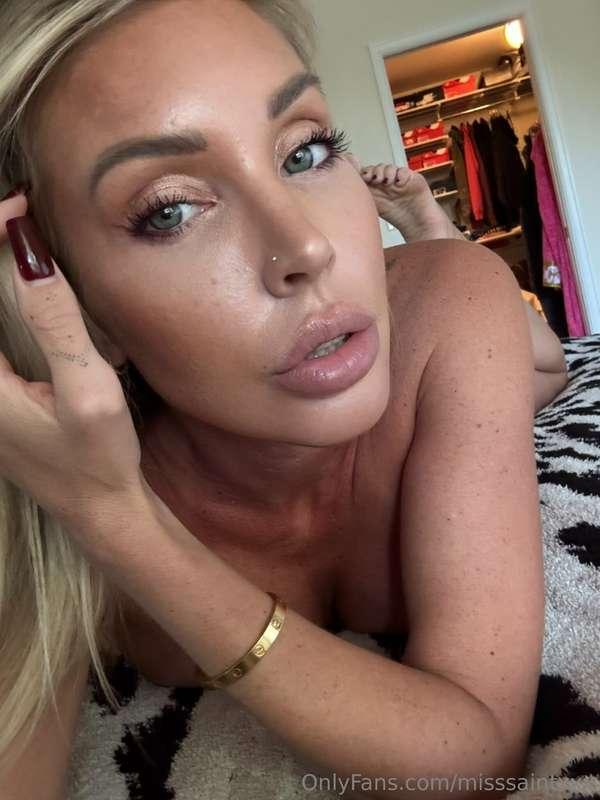 Happy Saturday!!💋