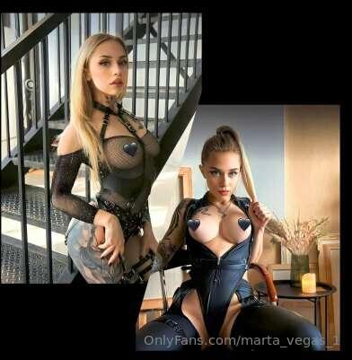 🥵@evilscarlett 🥵
Kinky goddess is wearing her best lingerie ..