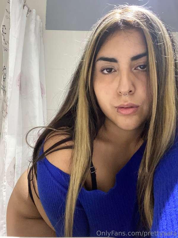 Alone with my little sweater 🥰