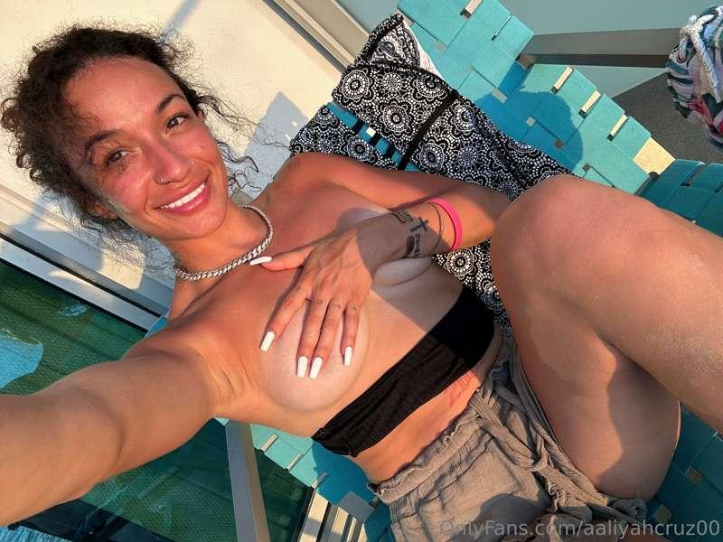 Should I go on vacation and make some videos on an island 😊 ..