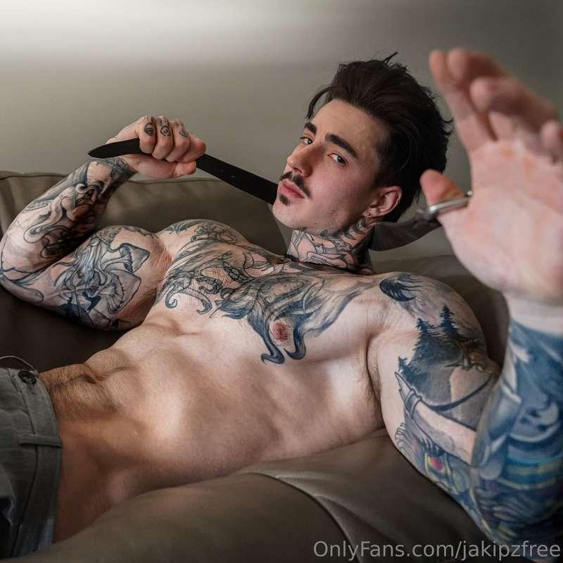 Chat, play & EXPLORE my explicit adult content 😏🔞👉 @Jakipz O..
