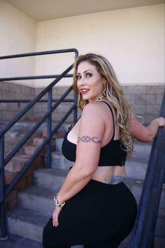 Would you go out with this *notty* mommy ? 😉🤩