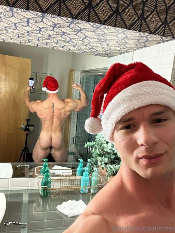 Merry Christmas this weekend fam!🎅 Me or Santa in your livin..