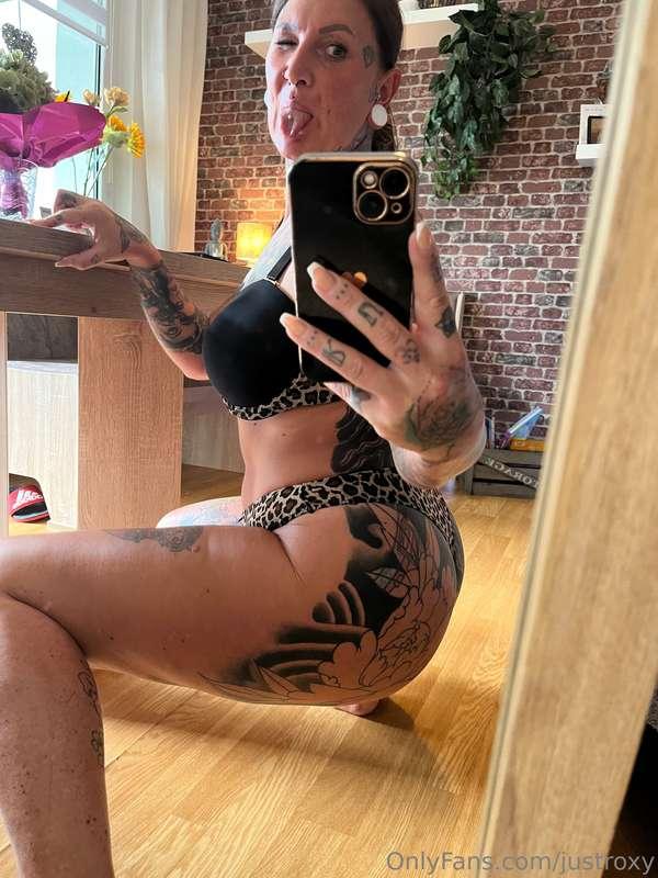 caught a wild one in the mirror 😈 leopard print on and tongu..