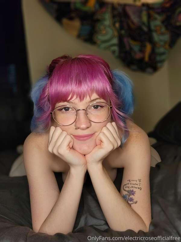 Just patiently waiting for you to come fuck me sensless.. 😋