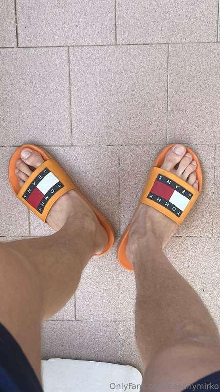 🇮🇹 Faccio giardinaggio a piedi nudi sul balcone. Volete il v..