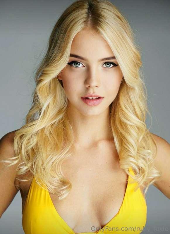 This hot thing @angelaa_smith 🔥 is waiting for you ❤️ She ha..