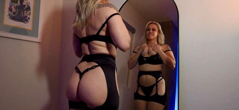 Afternoon delight? Meet me in my DM's...I'm so fucking horny..