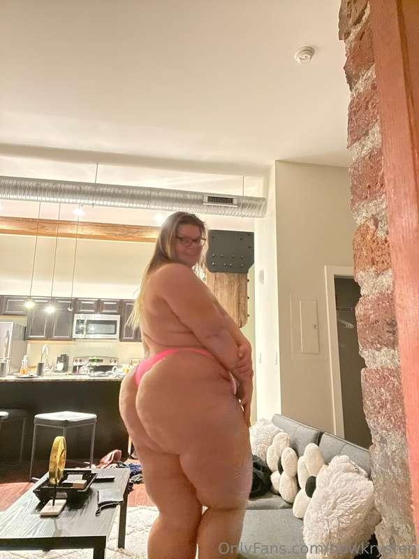 Mmmm tell me what you would do to me