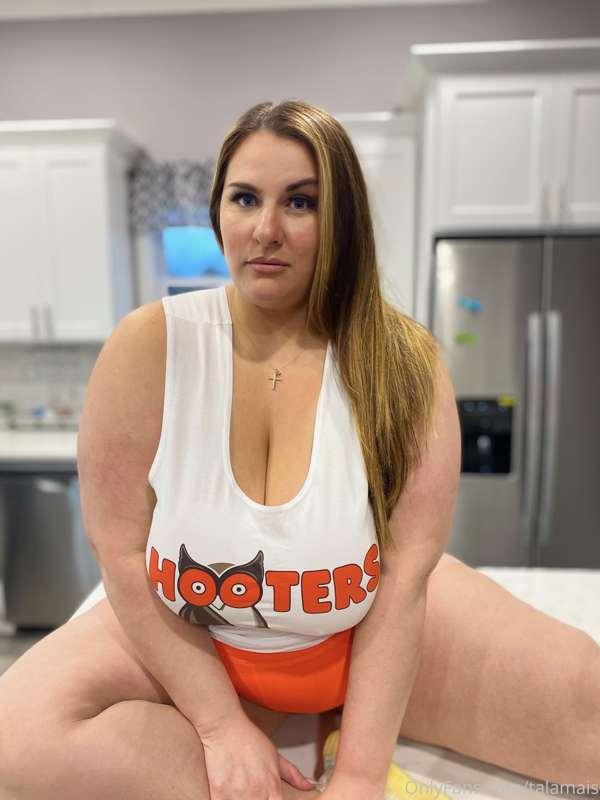 I’m going to have to put this hooters outfit back on bc I ju..