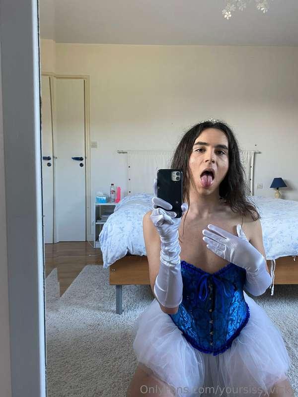 yoursissyvicky image #2