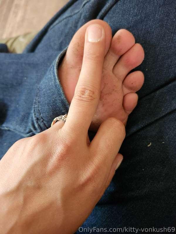 Such a dirty foot 😏  #FinDom #FinDomme #FemDom #FemDomme #Go..