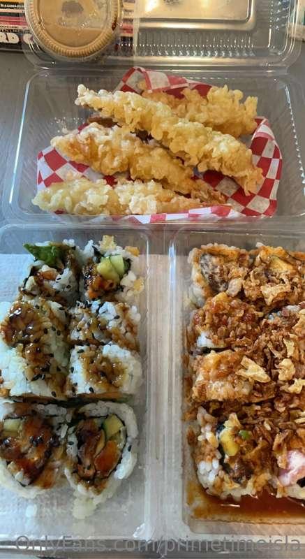 Topless sushi eating 🍱 . I saw this online and cannot take c..