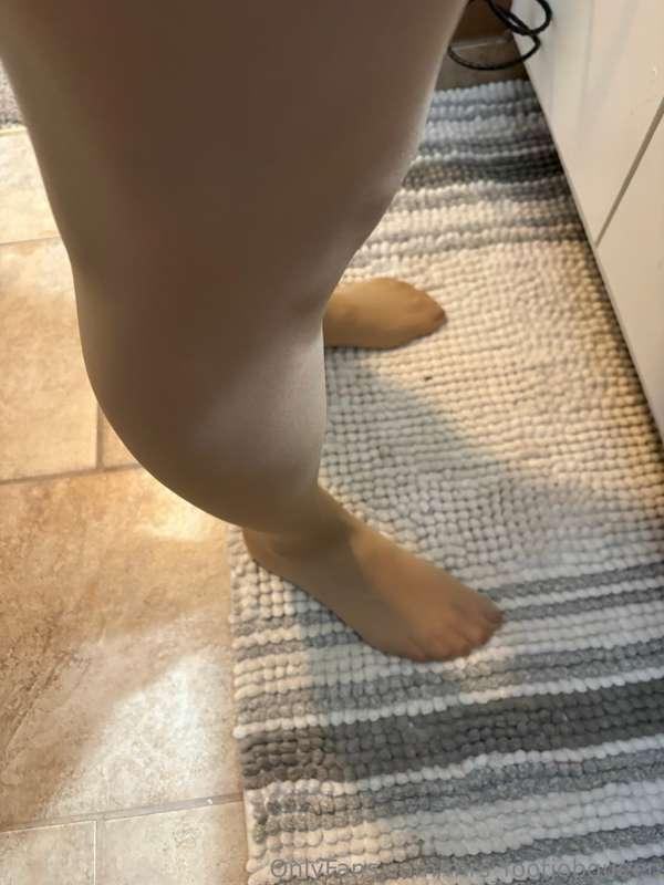 mrs_footjobqueen image #1
