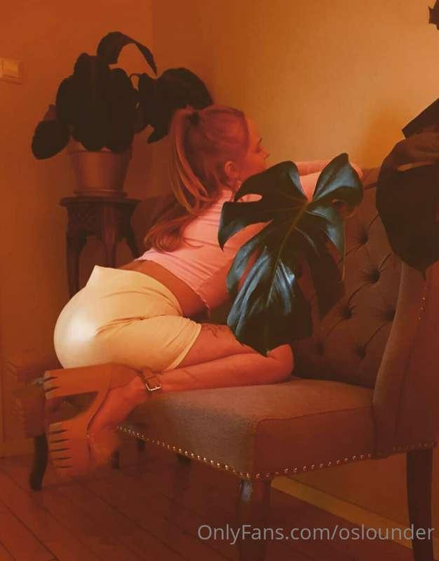 white leather <3 for more pichs visit www.onlyfans.com/oslou..