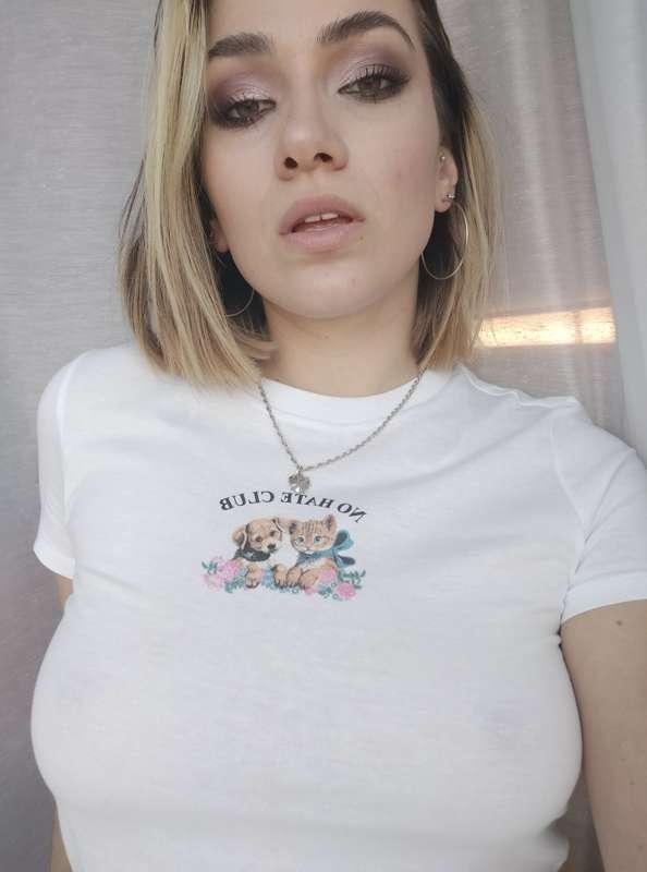 Tease me and squeeze me 😏