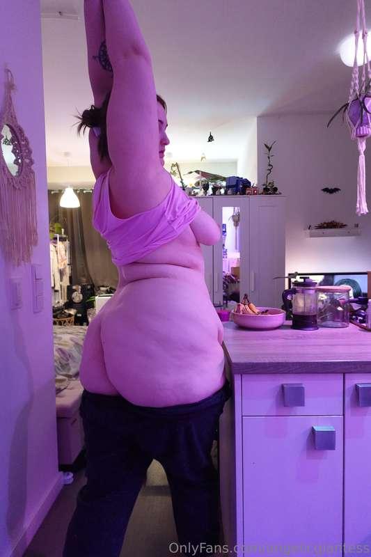 angelicgiantess image #1