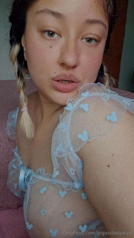 Can u see my nipples? 😏