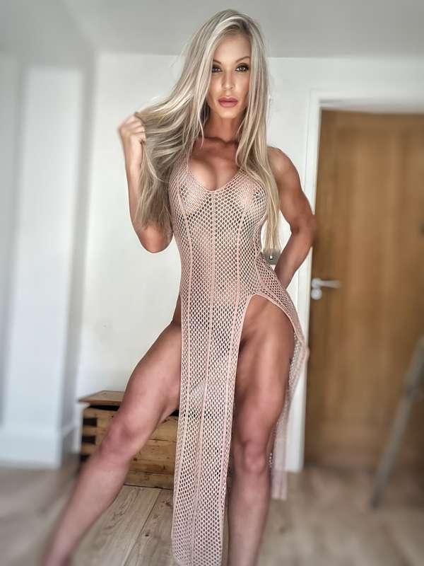 Good morning ☀️ Trying on outfits again 🙌🏻 Hope you have an ..