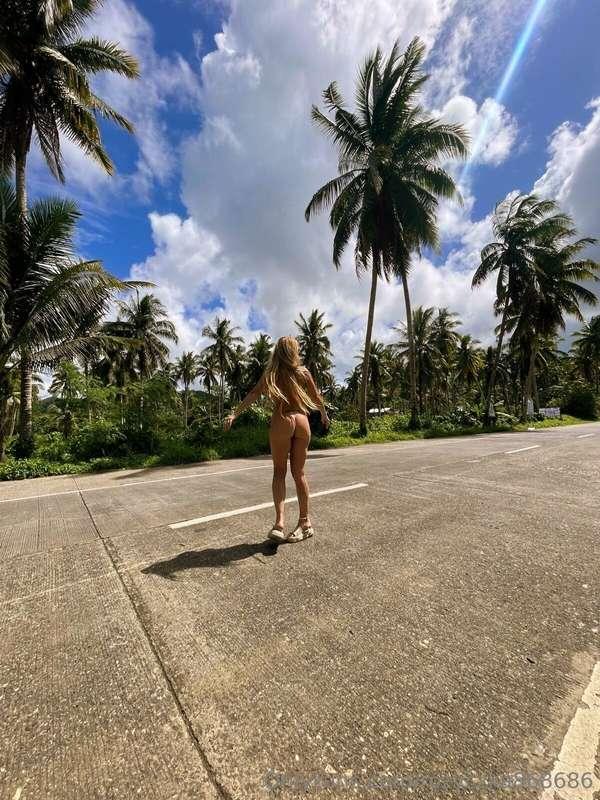 Cześć kochanie 🥵🥵myślisz że ktoś mnie widział ?🥵🤭😊