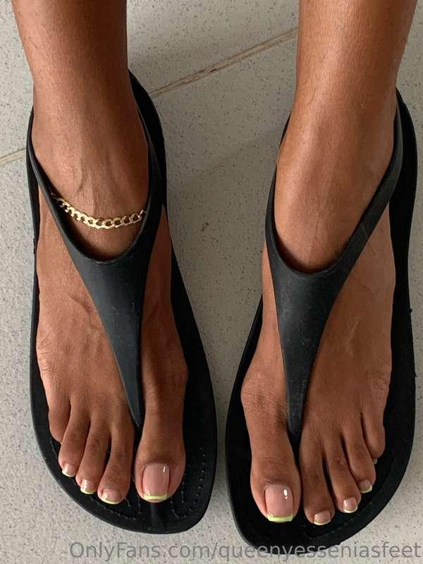 Just came back with new pedi🥰