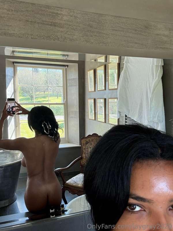 Baaaaaabe please come oil me up and tell me my tan lines loo..