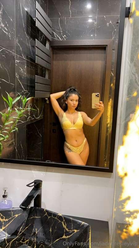 I don't just show you my body, I also open my world to you.❤..