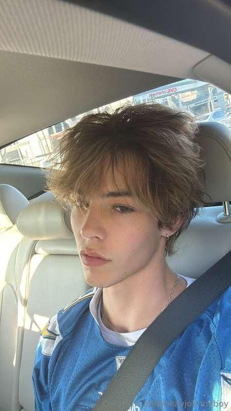 on a long car ride.. wanna keep me company? 👀